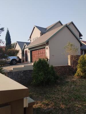 Townhouse For Sale in Kosmosdal, Centurion